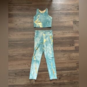 Old Navy Cream and Blue Activewear Top
